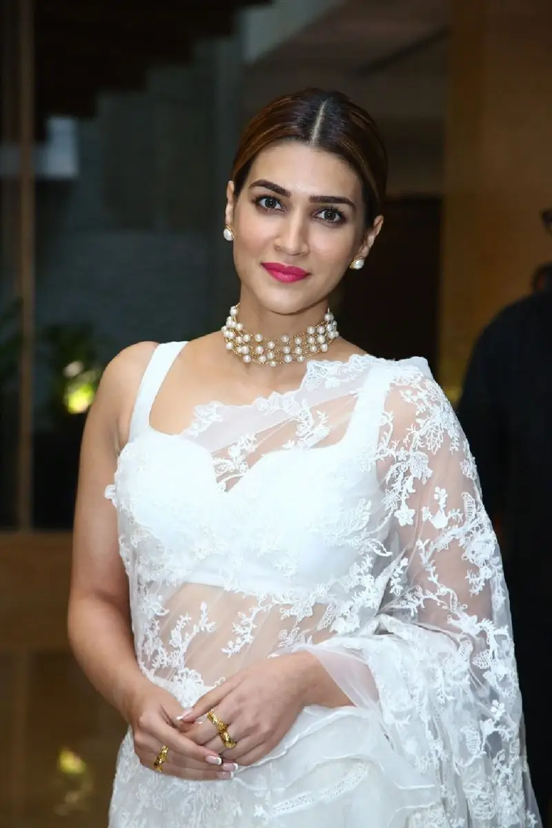 Kriti Sanon Charming Stills In White Saree Sleeveless Blouse